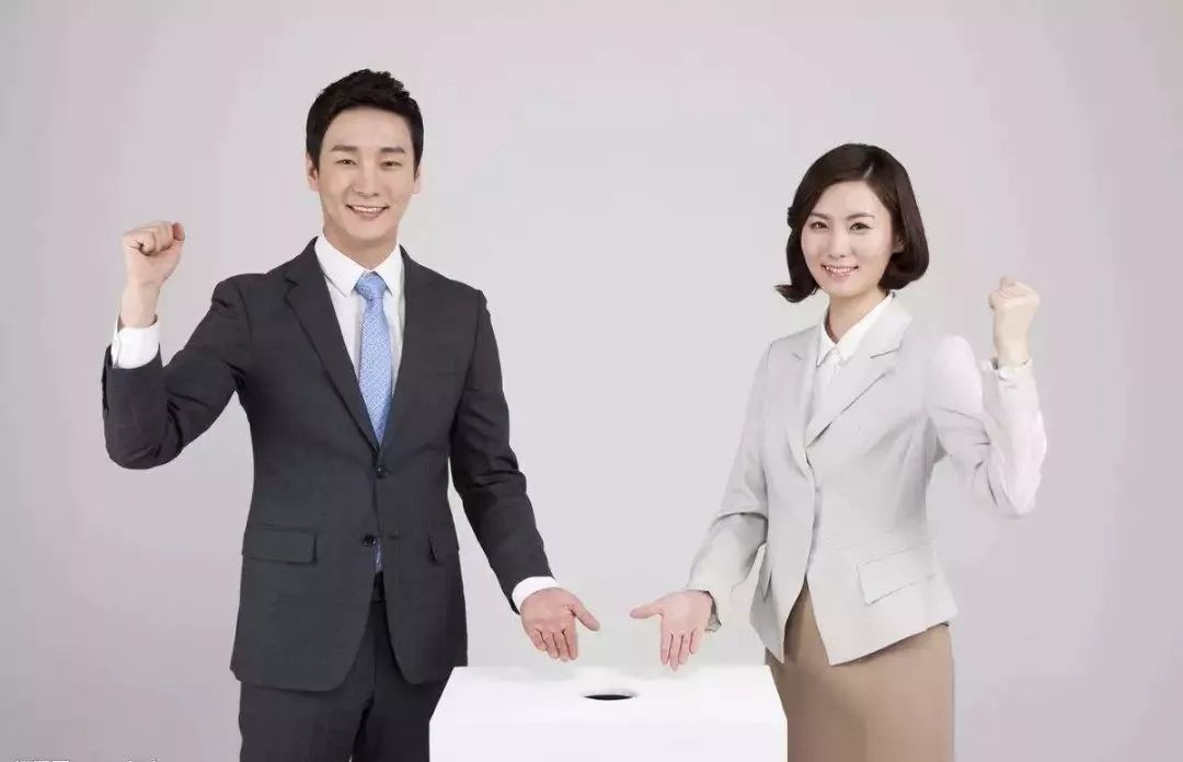 中國職業(yè)裝發(fā)展趨勢(shì)與建議